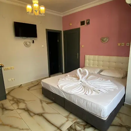 Maldives ألانيا